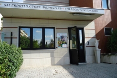 12-Accesso-al-Collegio-Missionario