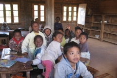 12-Assistenza-scolastica-presso-un-centro-missionario